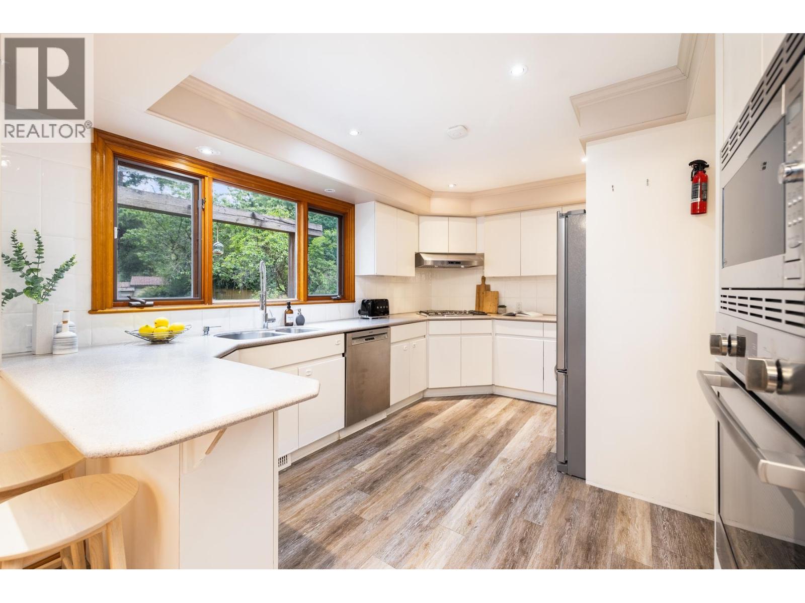 1561 MERLYNN CRESCENT, North Vancouver