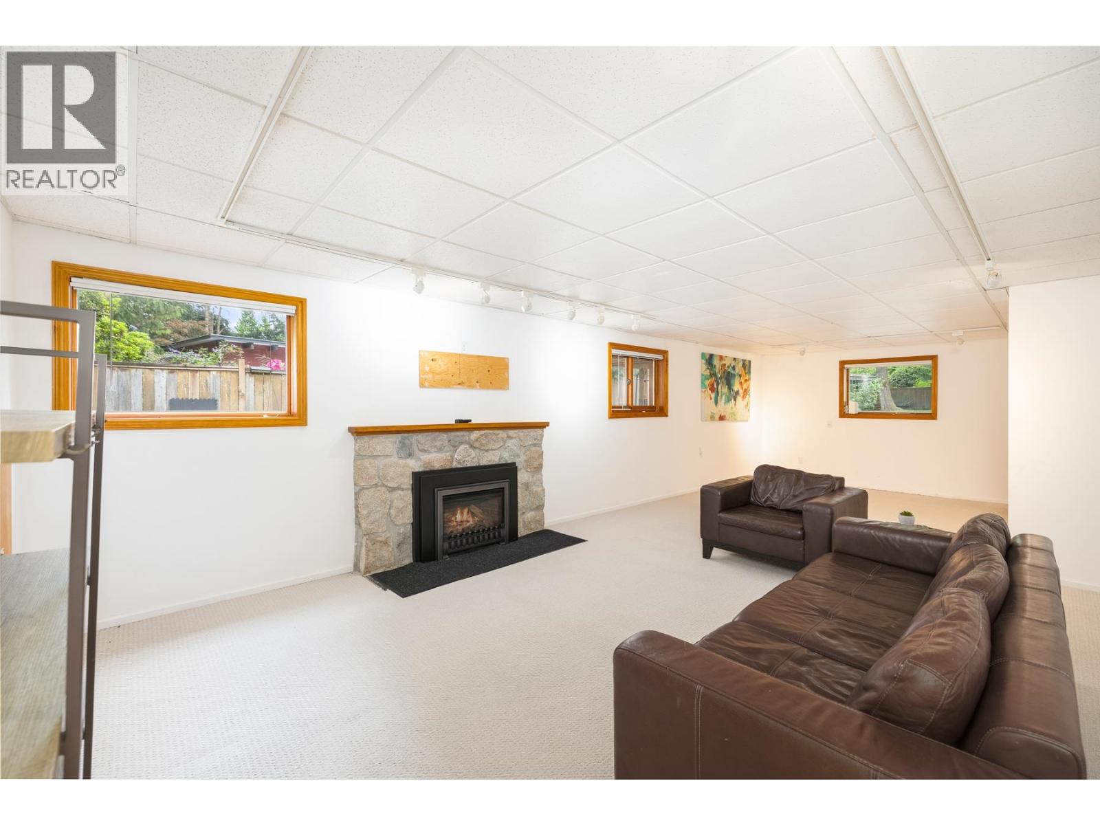 1561 MERLYNN CRESCENT, North Vancouver