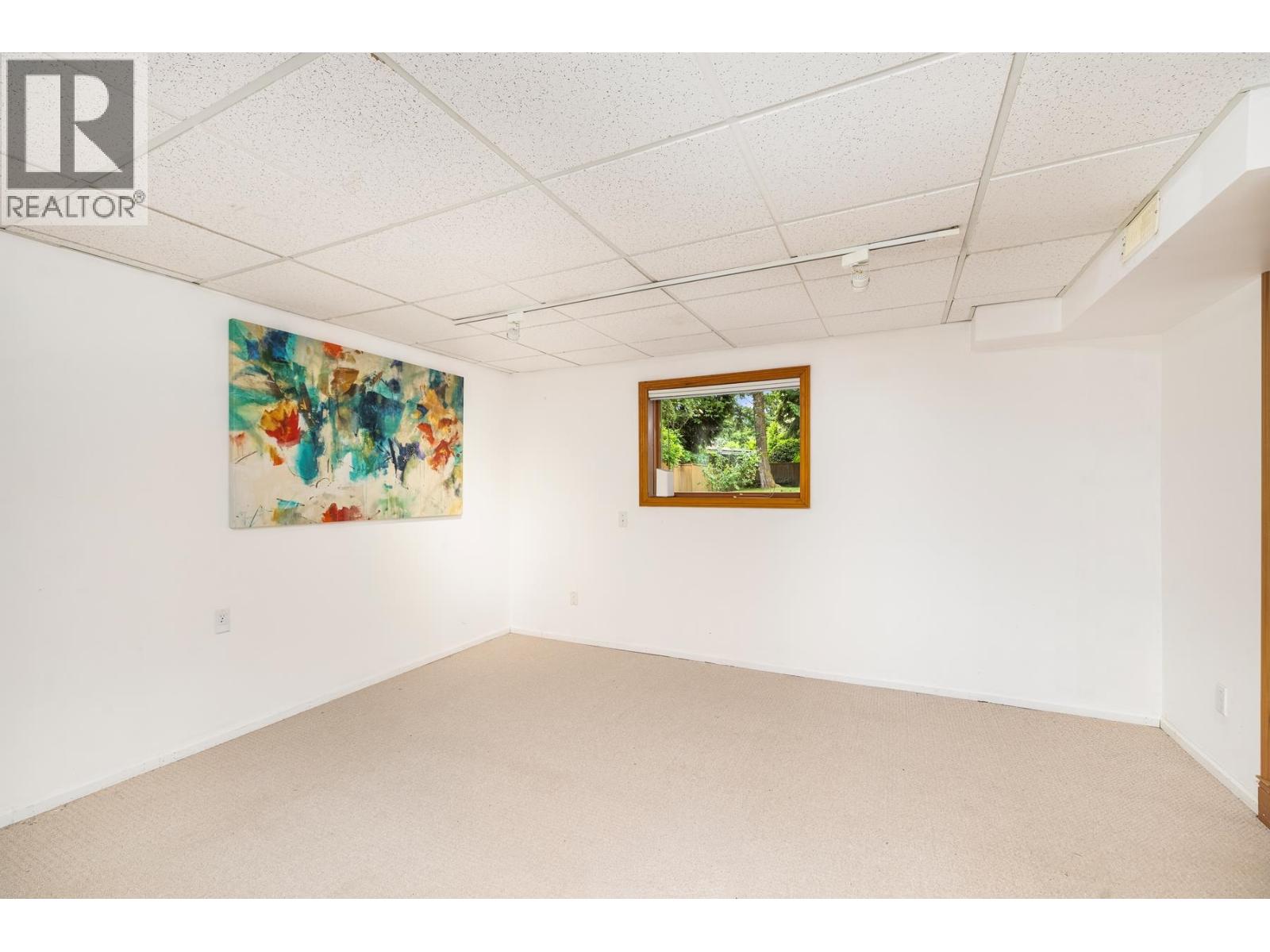 1561 MERLYNN CRESCENT, North Vancouver