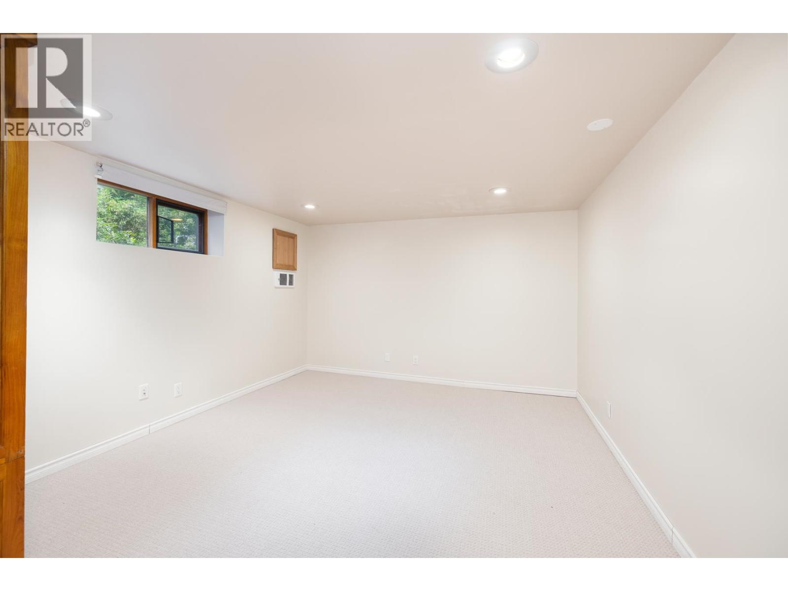 1561 MERLYNN CRESCENT, North Vancouver