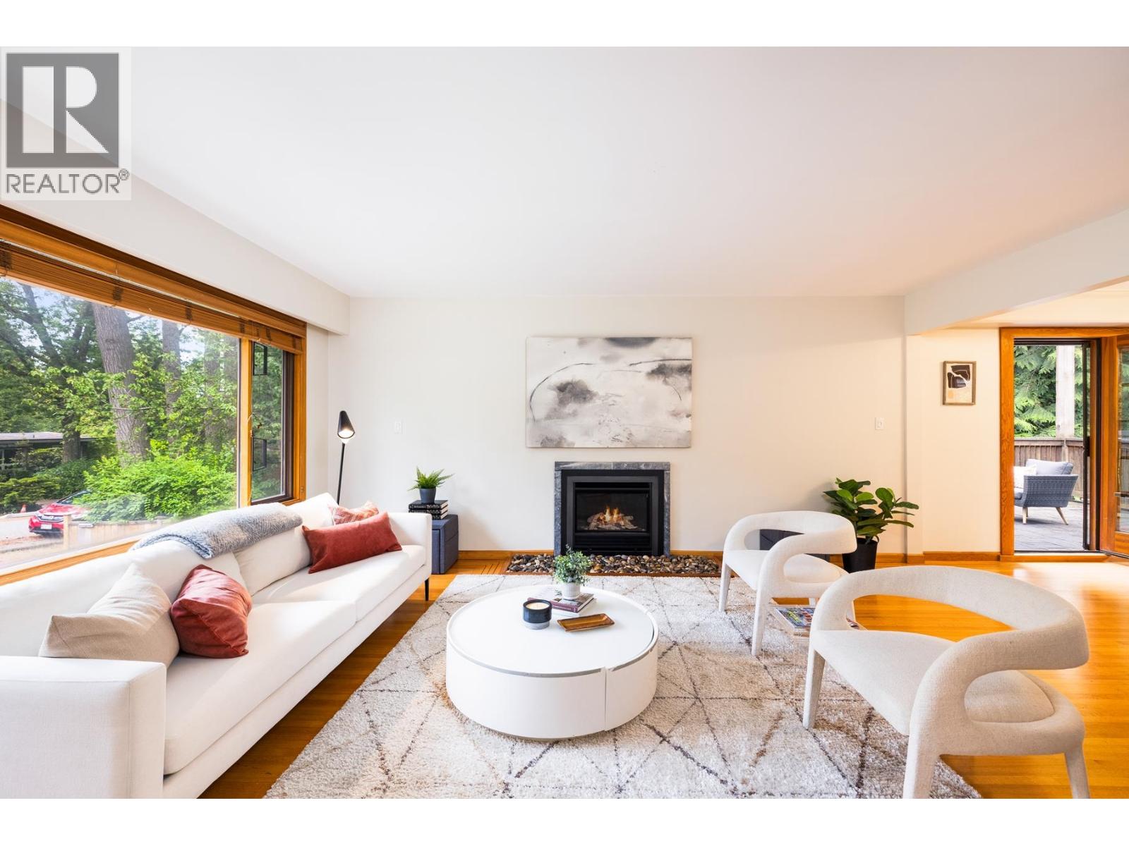 1561 MERLYNN CRESCENT, North Vancouver