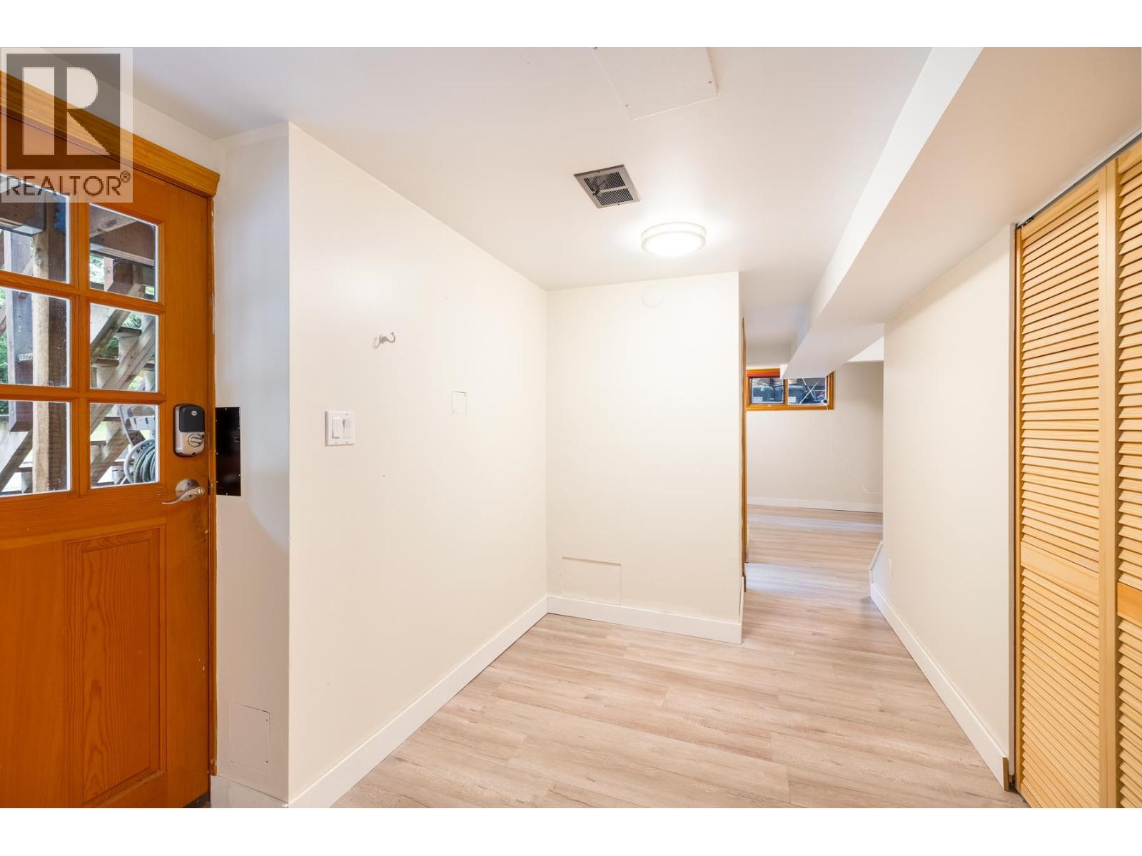 1561 MERLYNN CRESCENT, North Vancouver