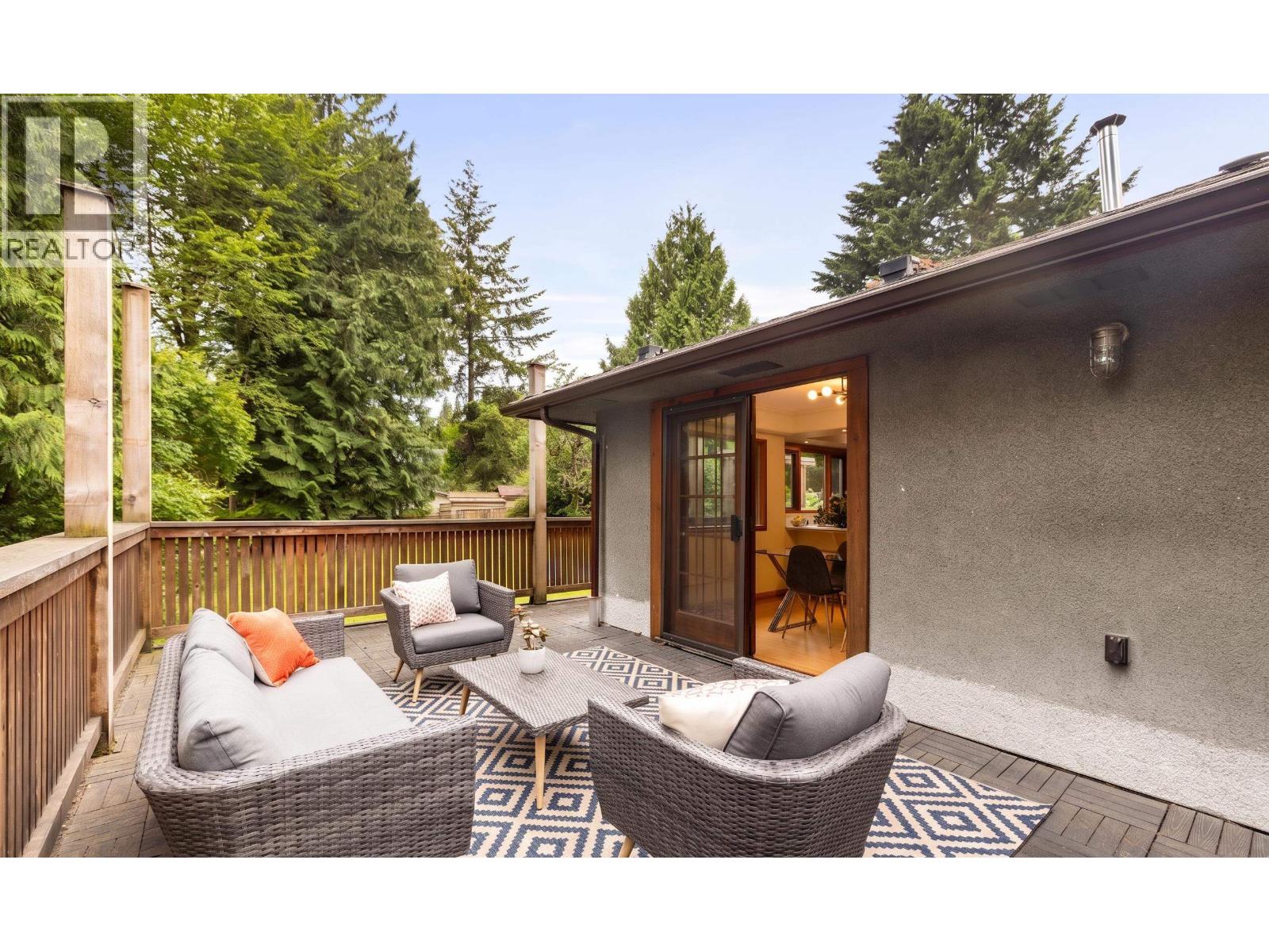 1561 MERLYNN CRESCENT, North Vancouver