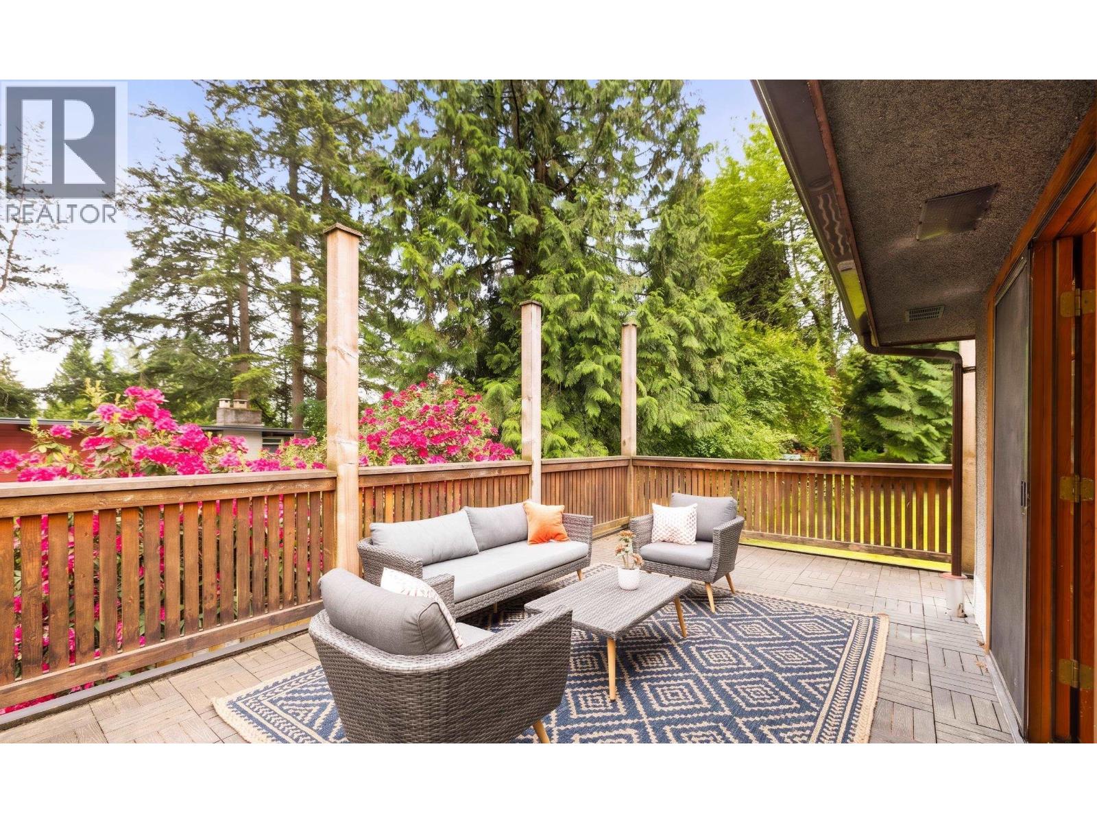 1561 MERLYNN CRESCENT, North Vancouver