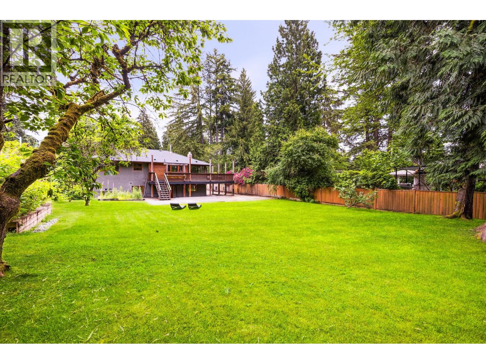 1561 MERLYNN CRESCENT, North Vancouver