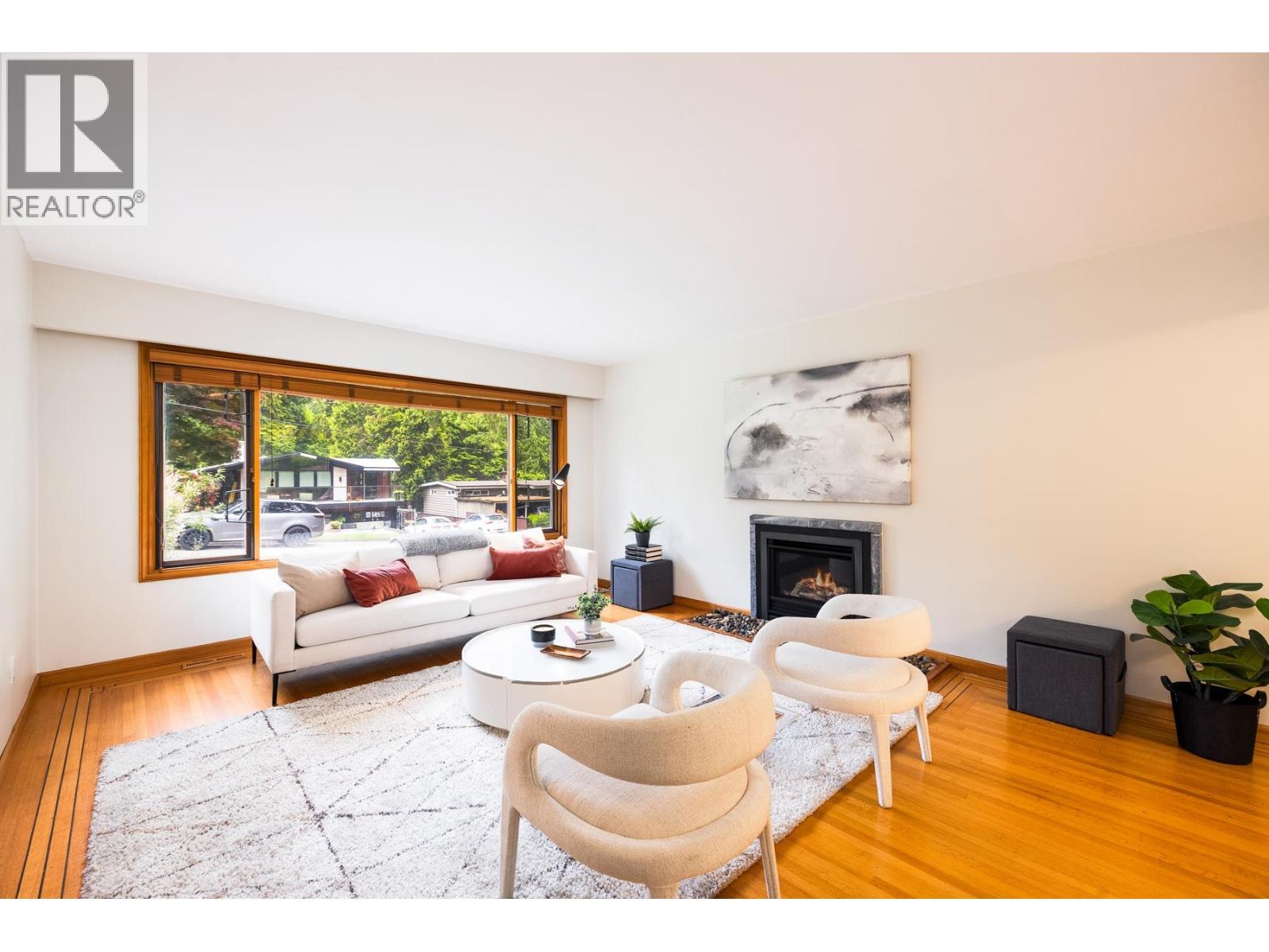 1561 MERLYNN CRESCENT, North Vancouver
