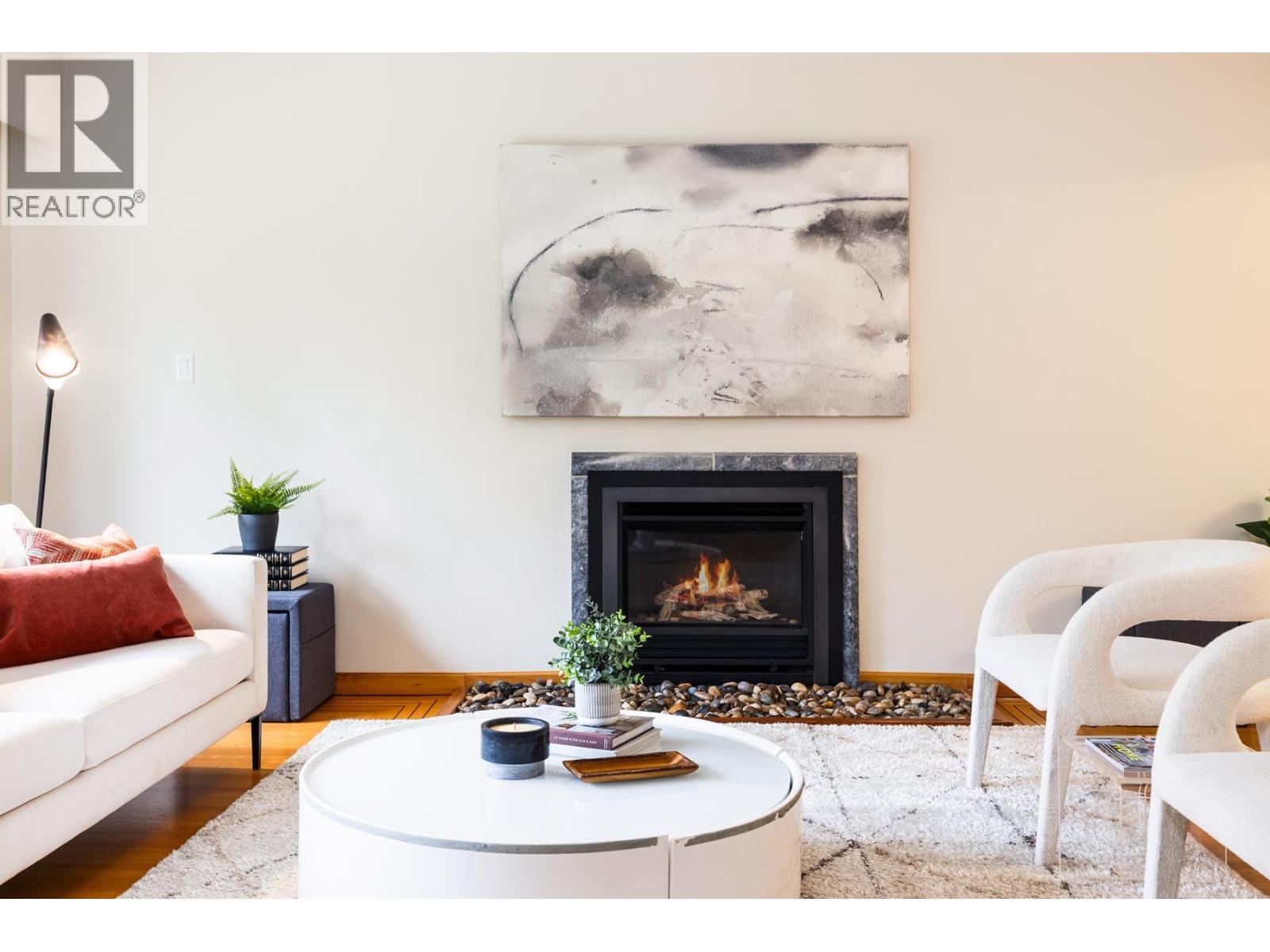 1561 MERLYNN CRESCENT, North Vancouver