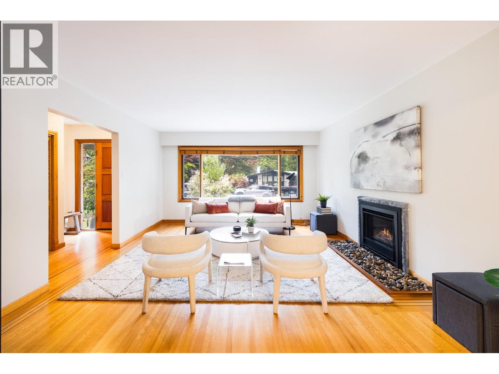 1561 MERLYNN CRESCENT, North Vancouver