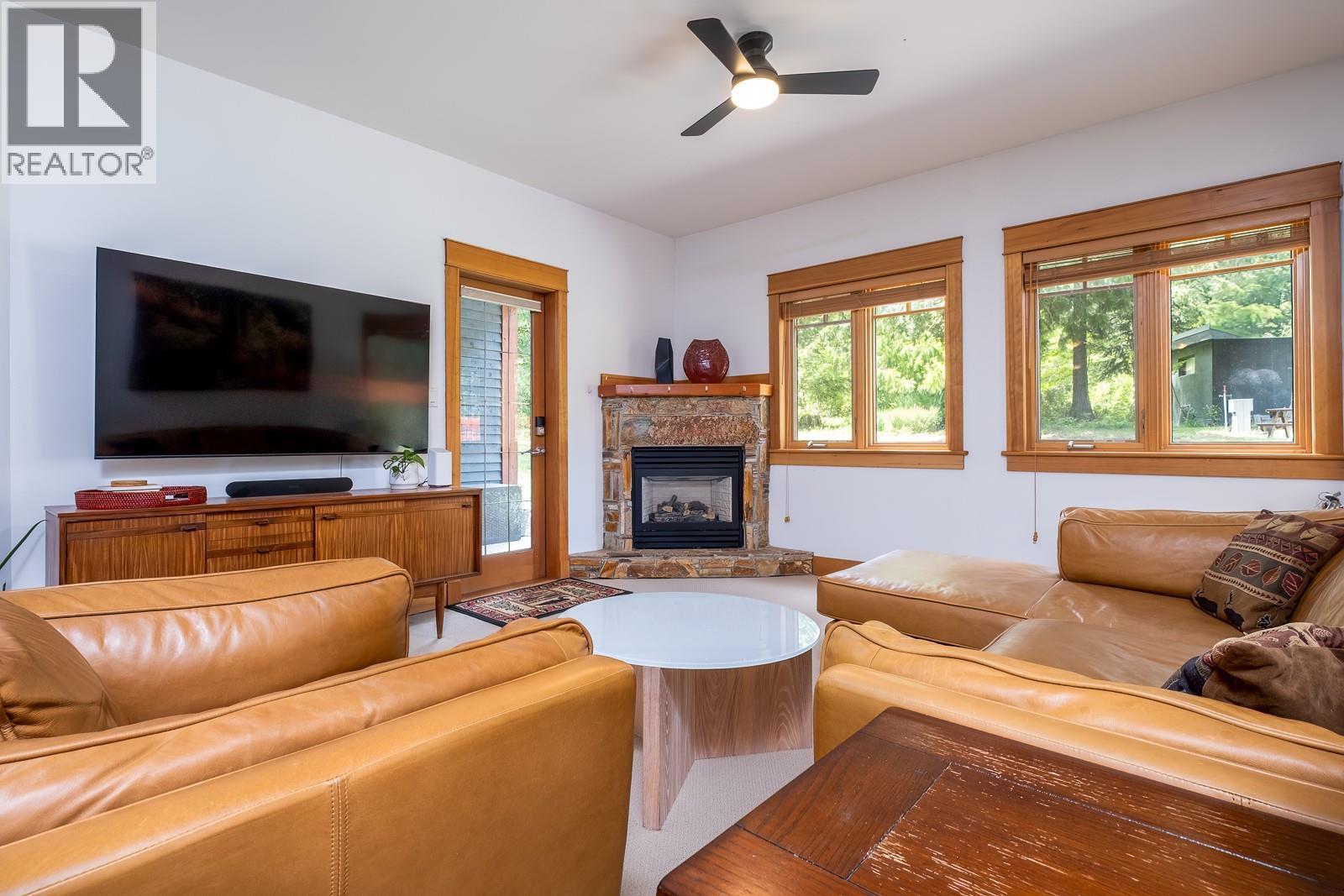 #2E 1005 MOUNTAIN VIEW Road - 10