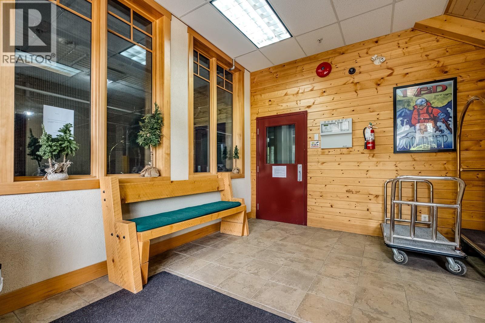 #2E 1005 MOUNTAIN VIEW Road - 35