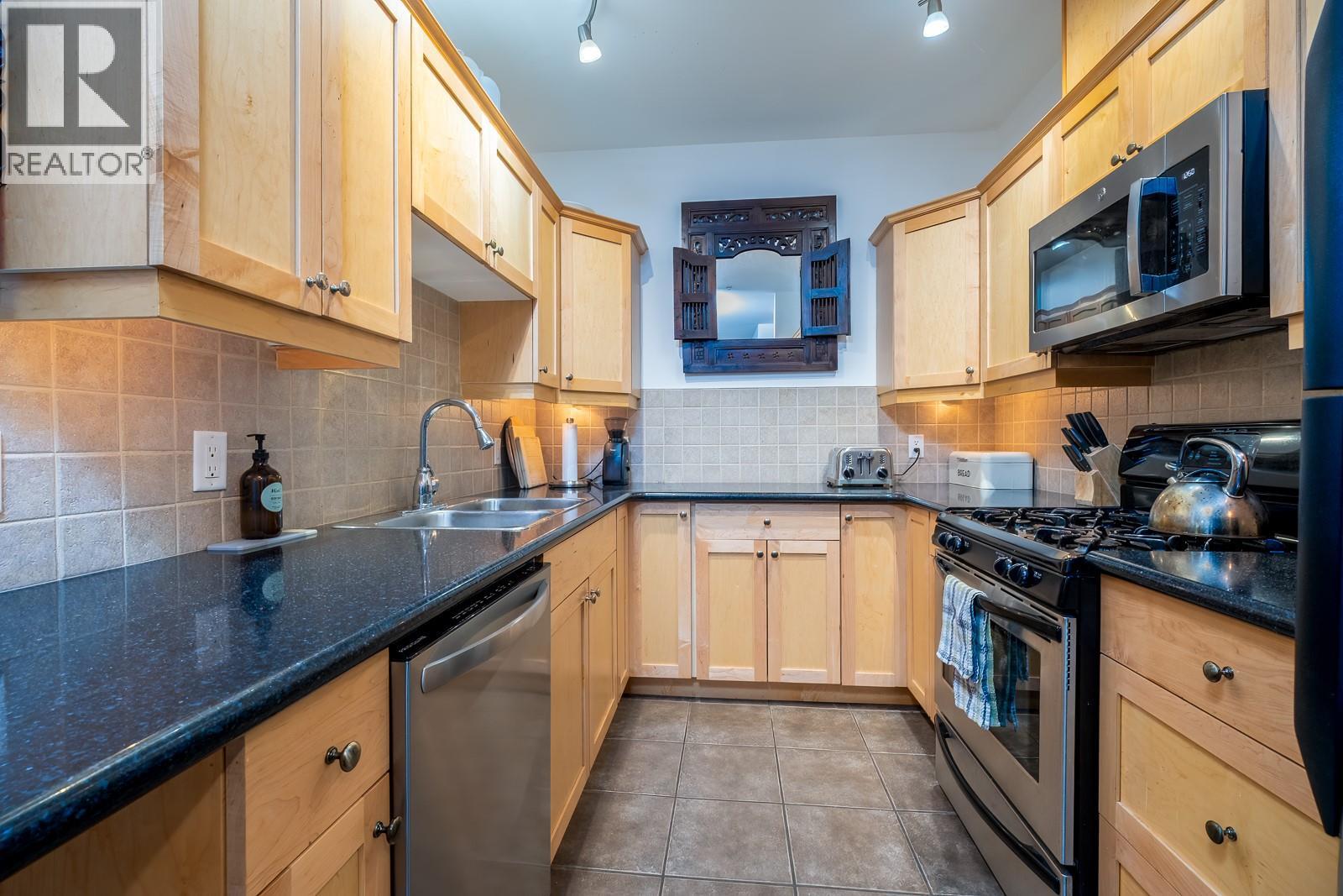 #2E 1005 MOUNTAIN VIEW Road - 9