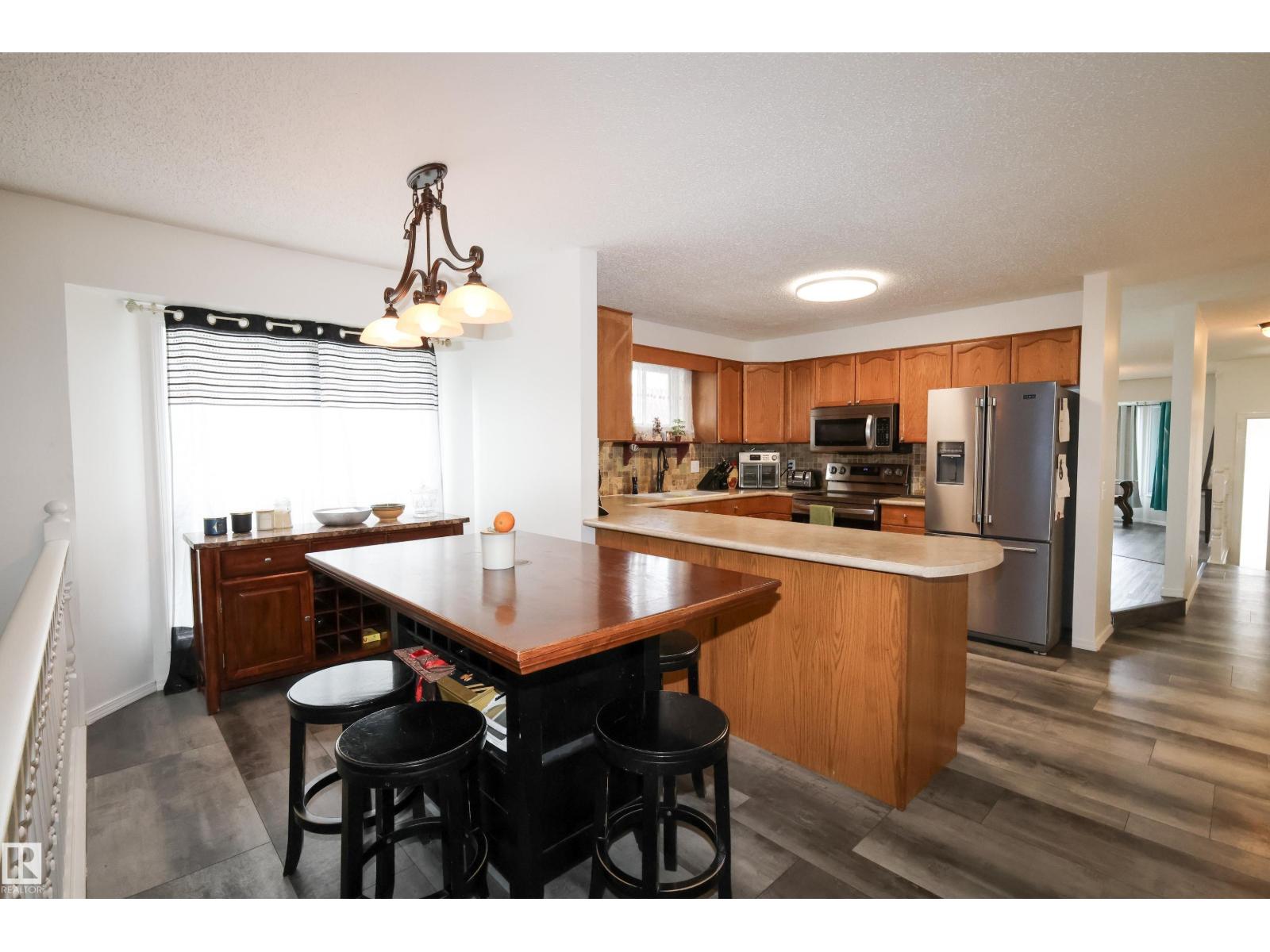 3467 39 ST NW - 9