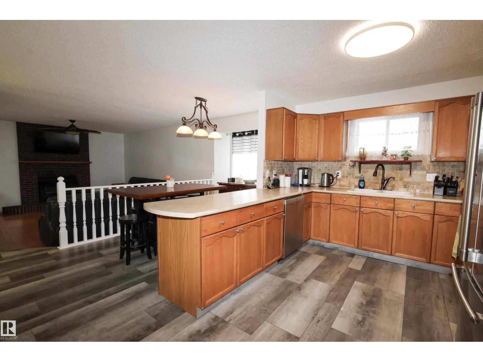 3467 39 ST NW - 6