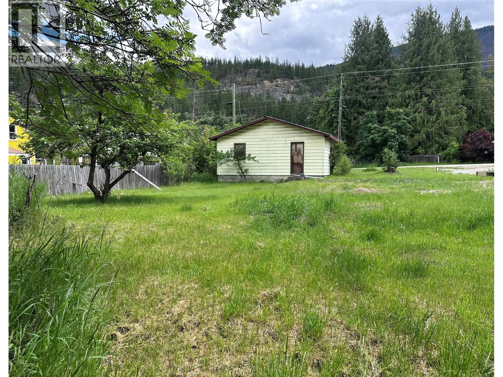 611 Slocan Street, Slocan — photo 3