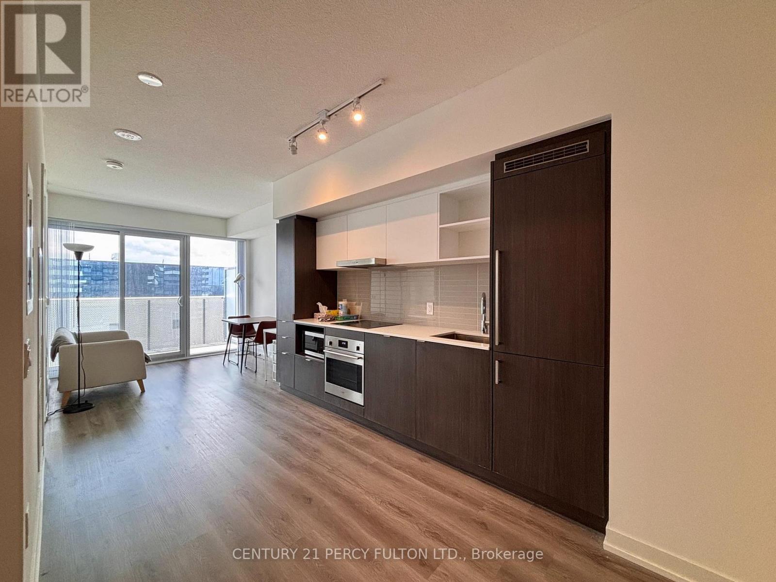 Ceiling to Floor Glass
