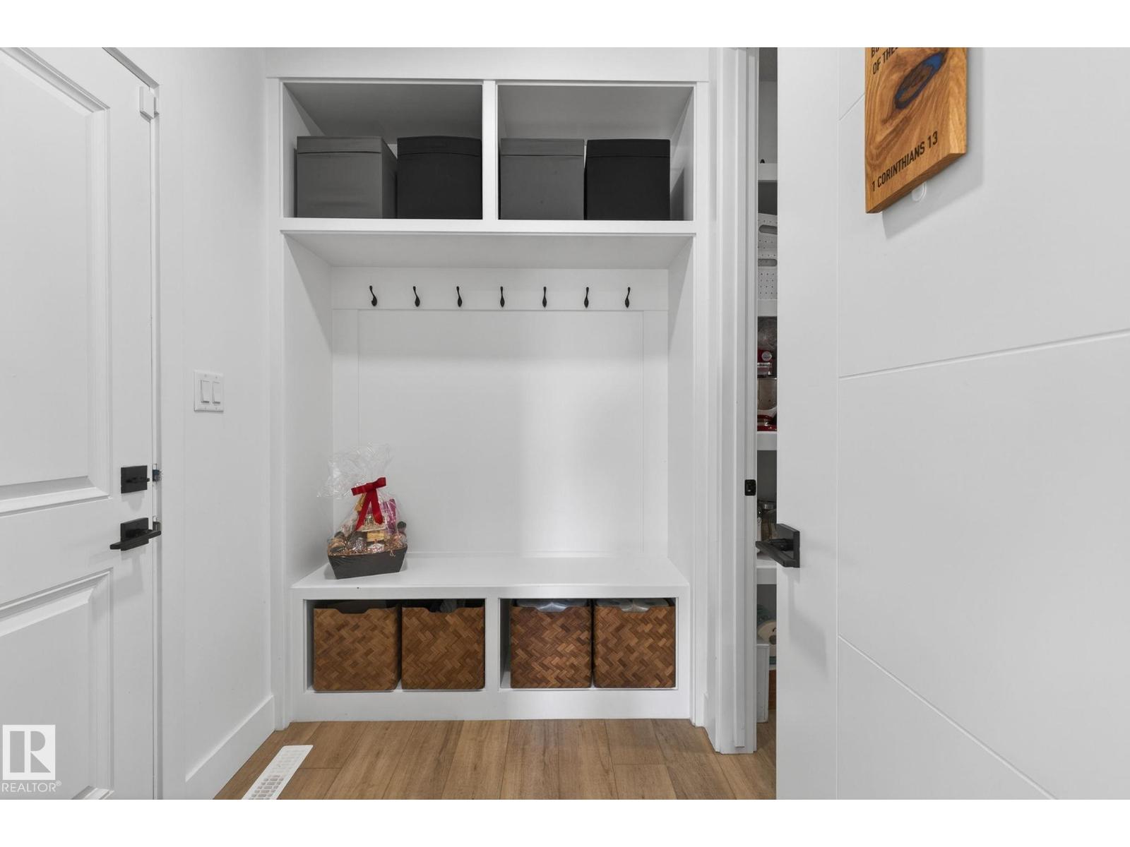 34 KIWYCK LI — photo 14