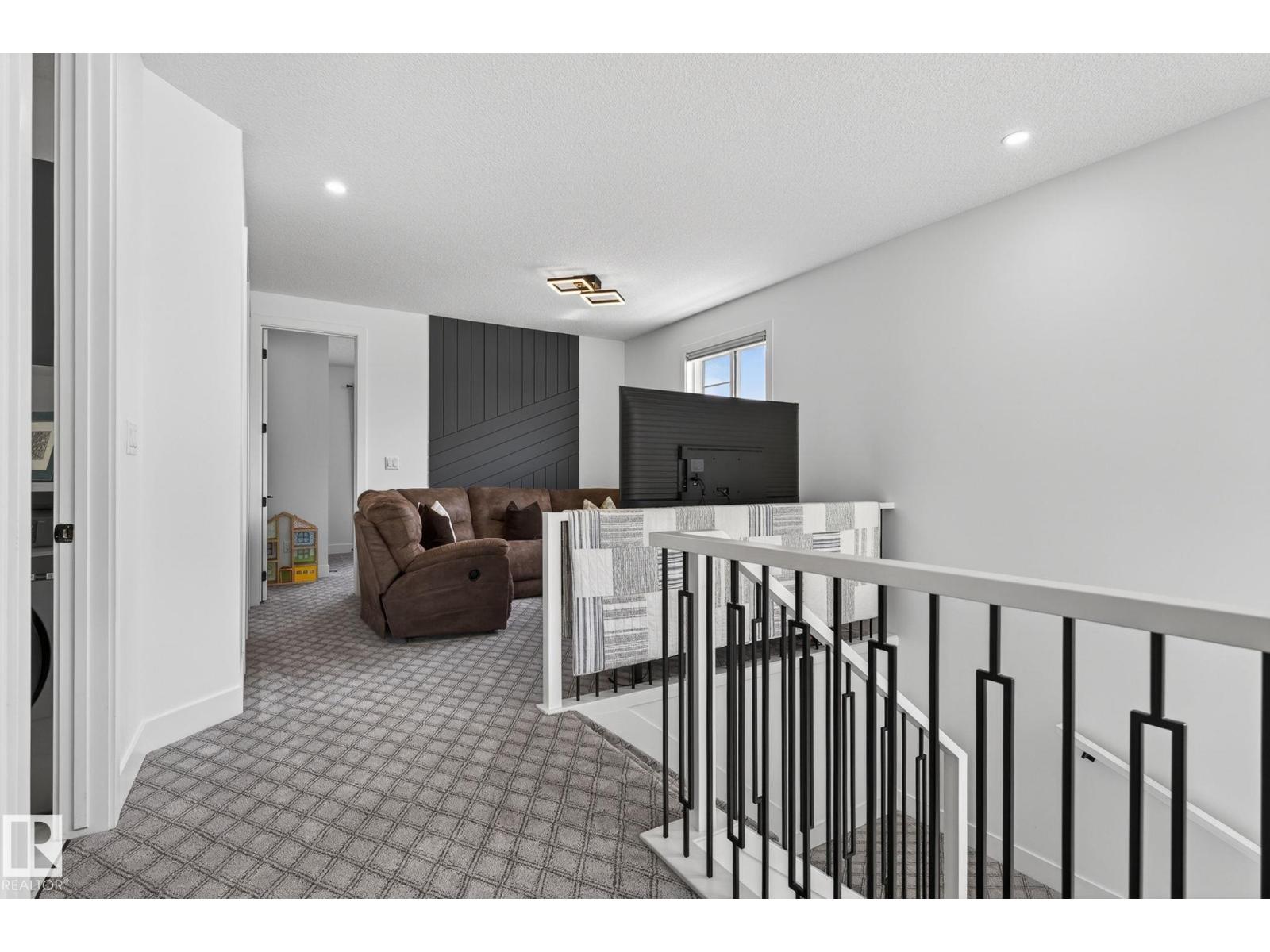 34 KIWYCK LI — photo 17