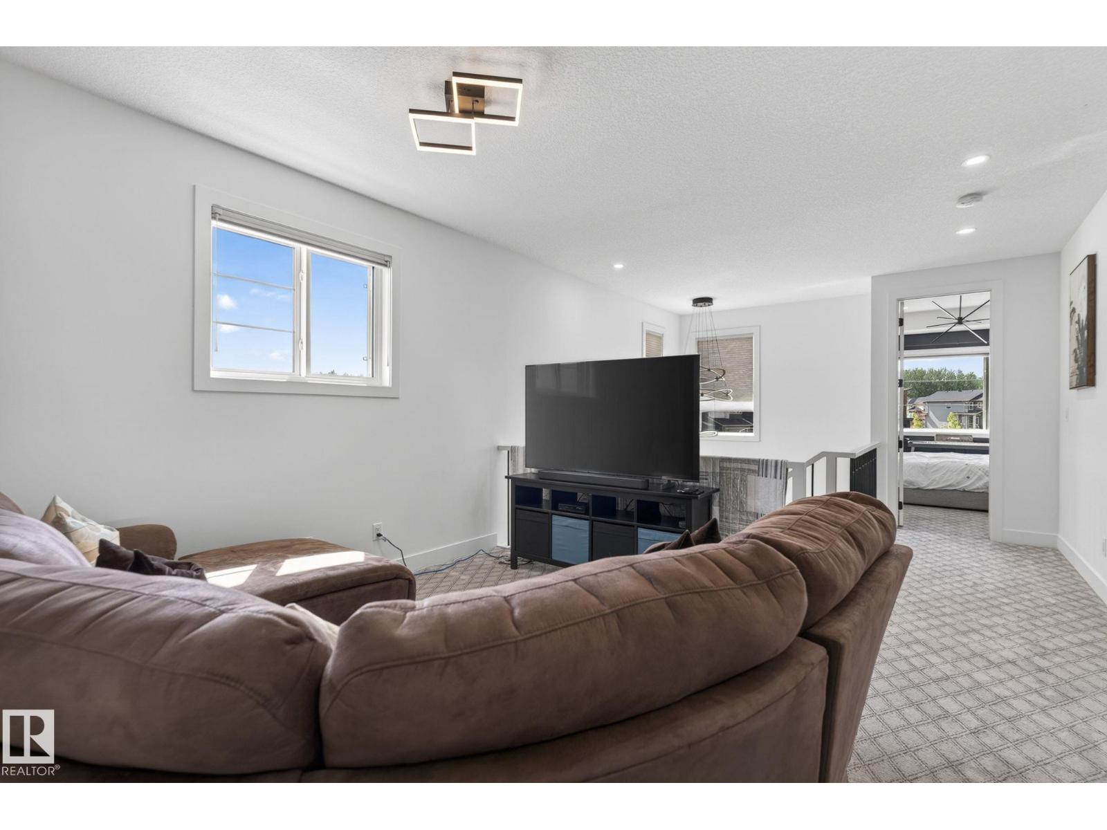 34 KIWYCK LI — photo 18