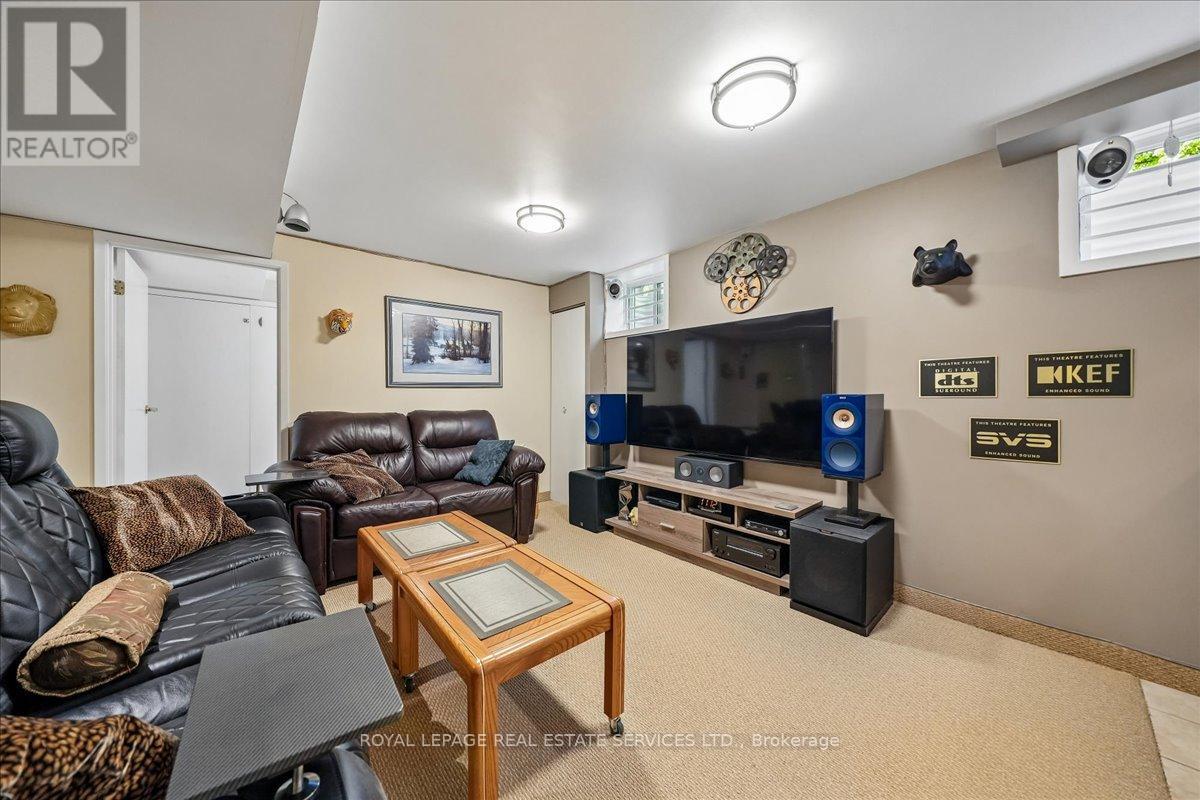 987 SIERRA BOULEVARD - 36