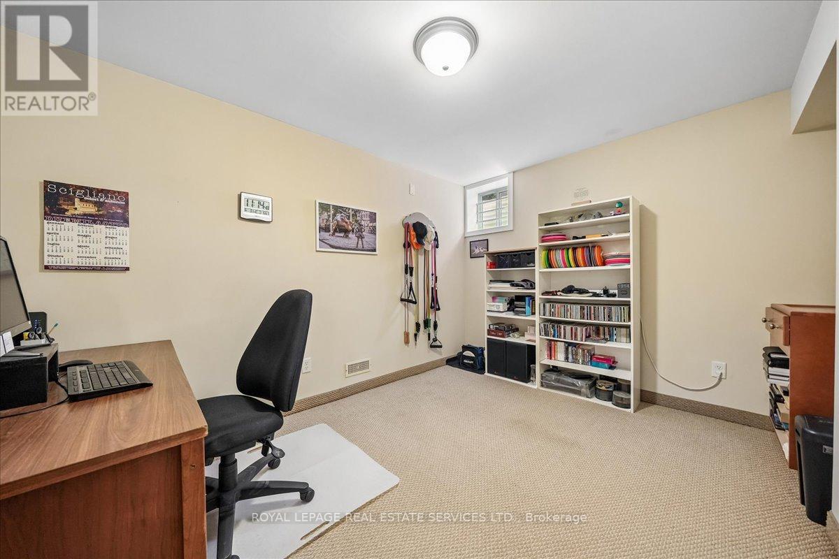 987 SIERRA BOULEVARD - 40
