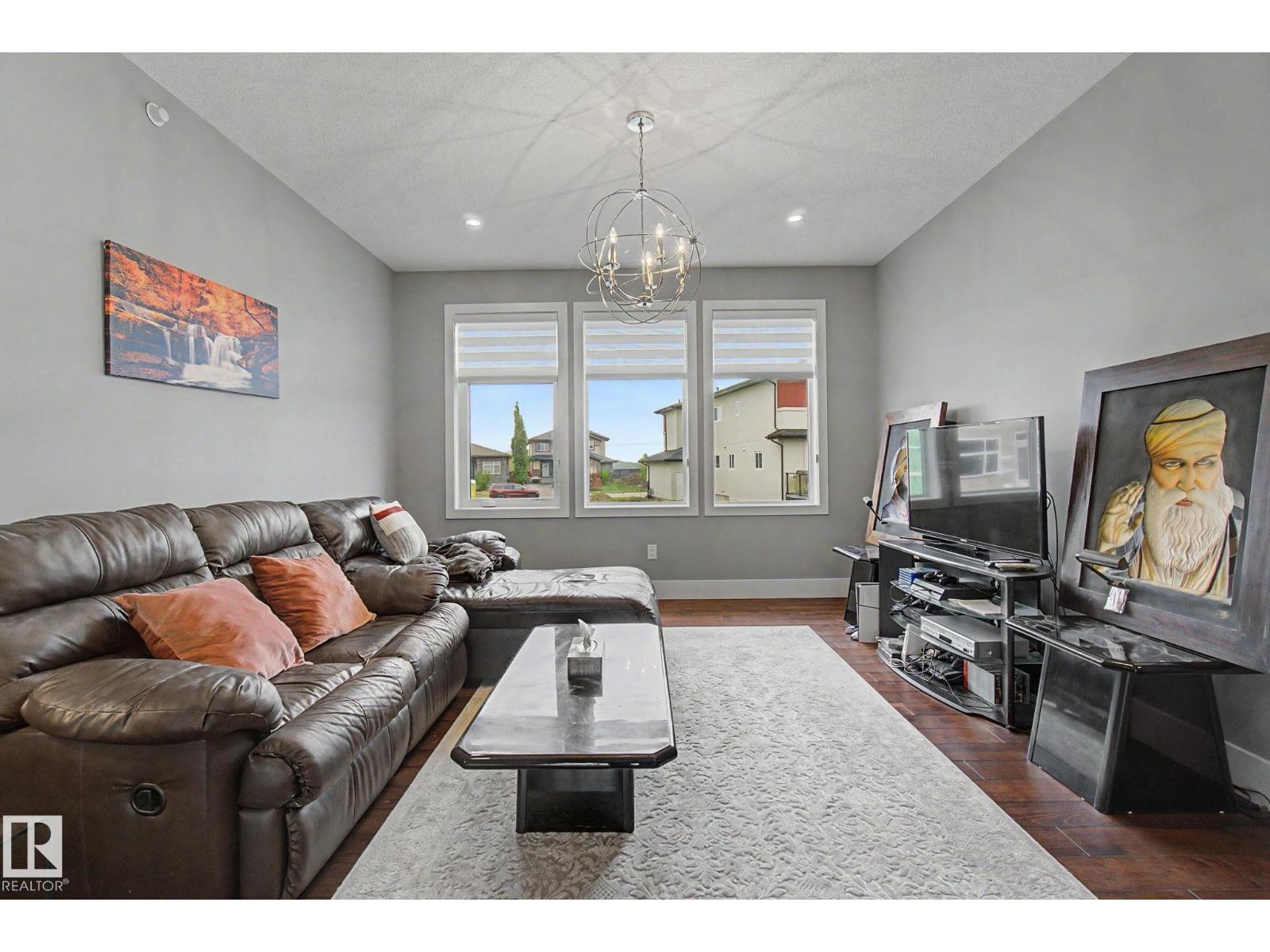 3036 59 AV NE - 34
