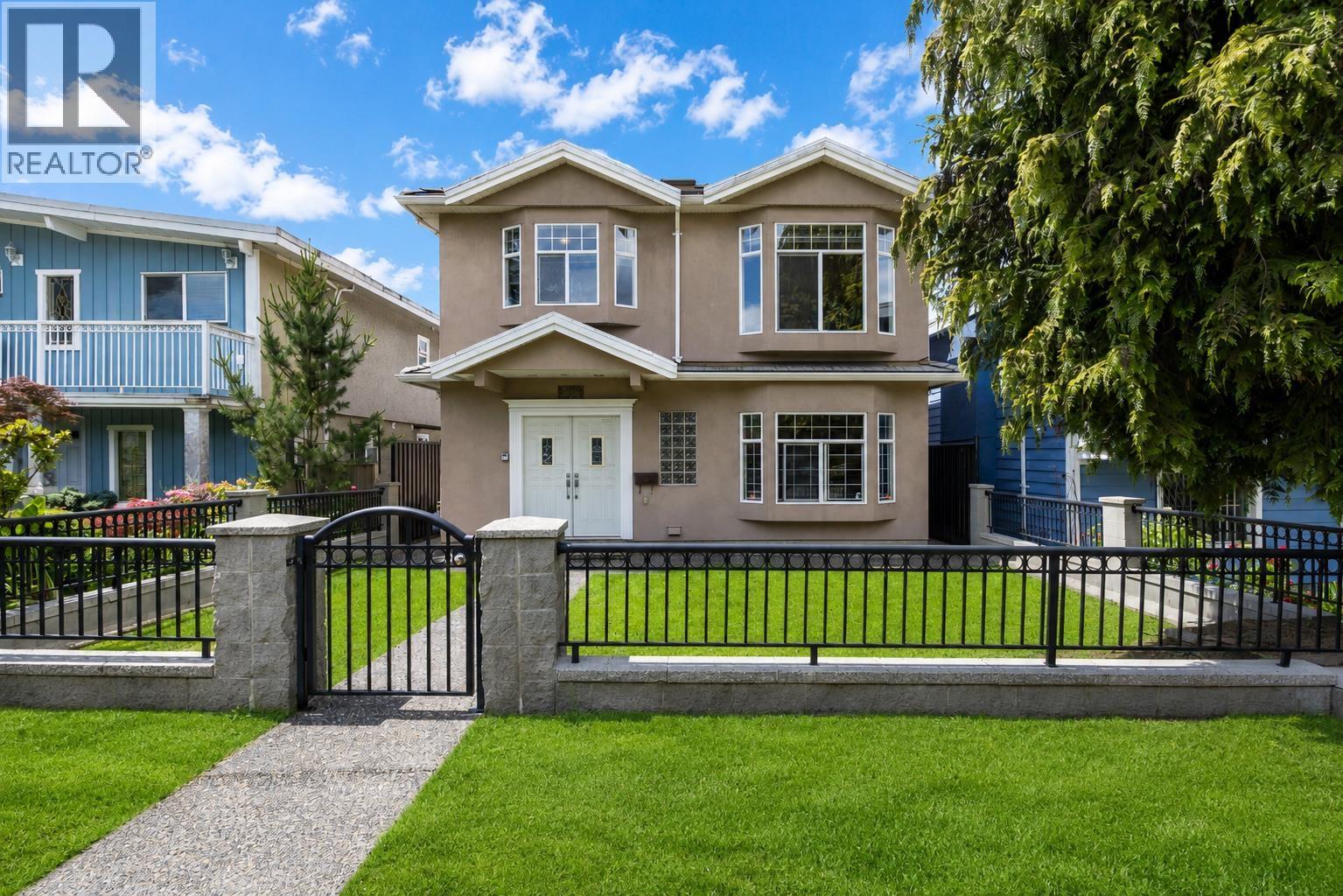 3281 RENFREW STREET