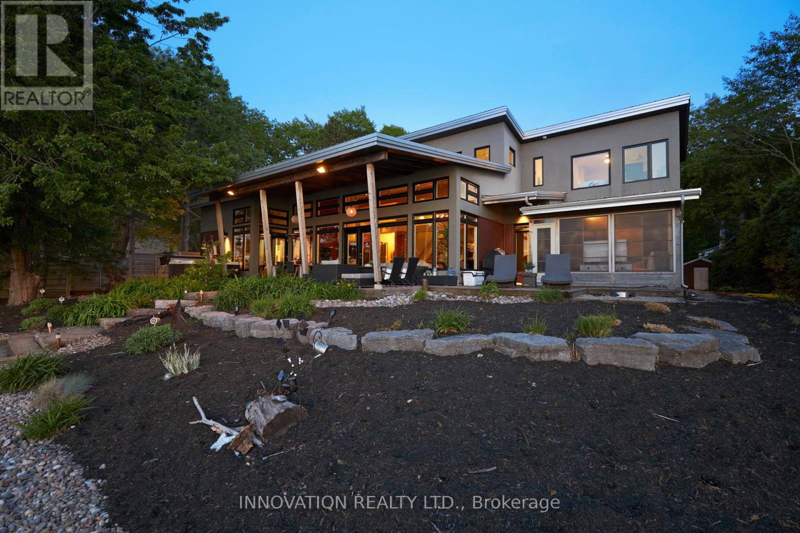 684 BAYVIEW DRIVE - 1