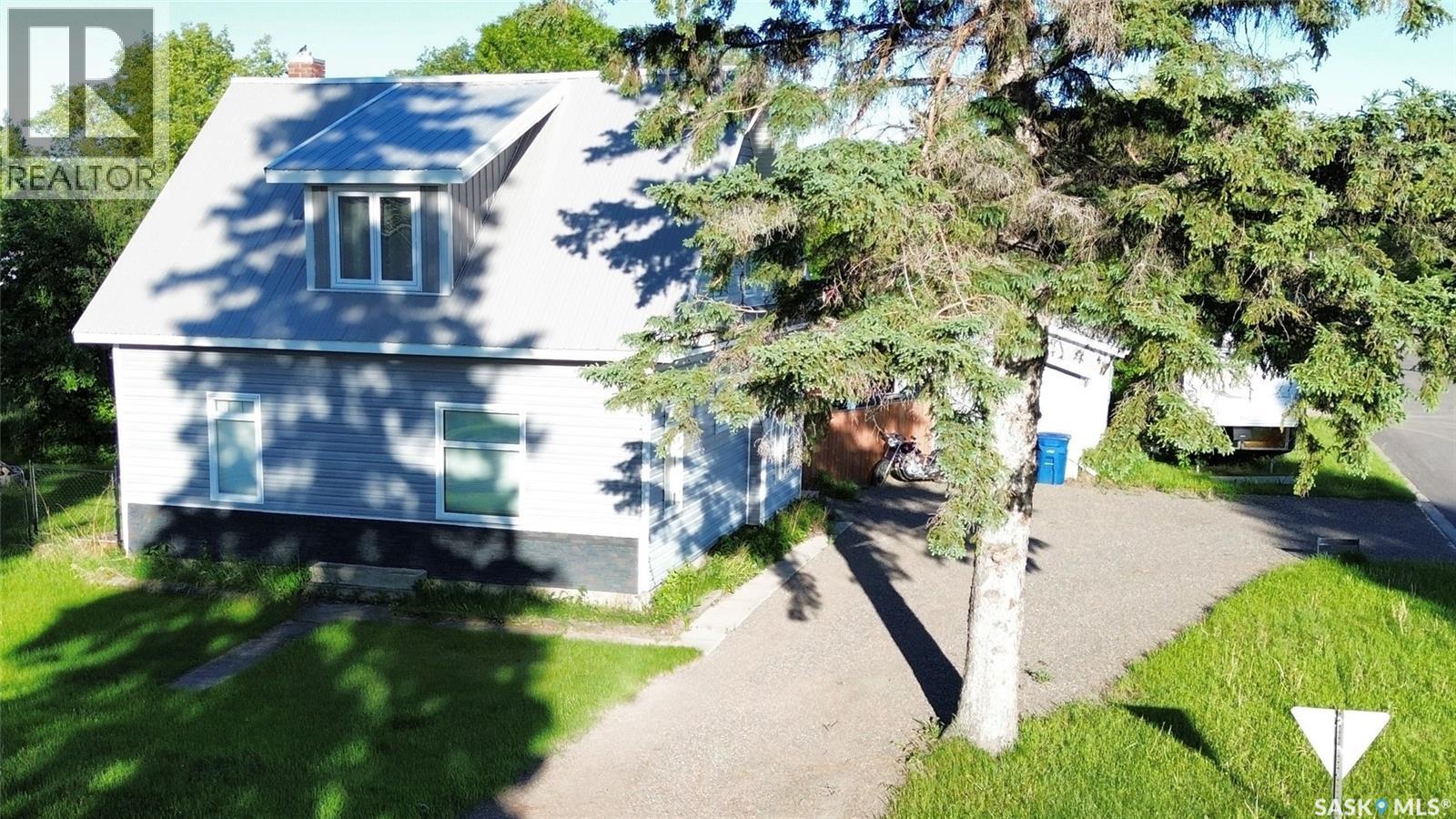 301 Pelly STREET - 2