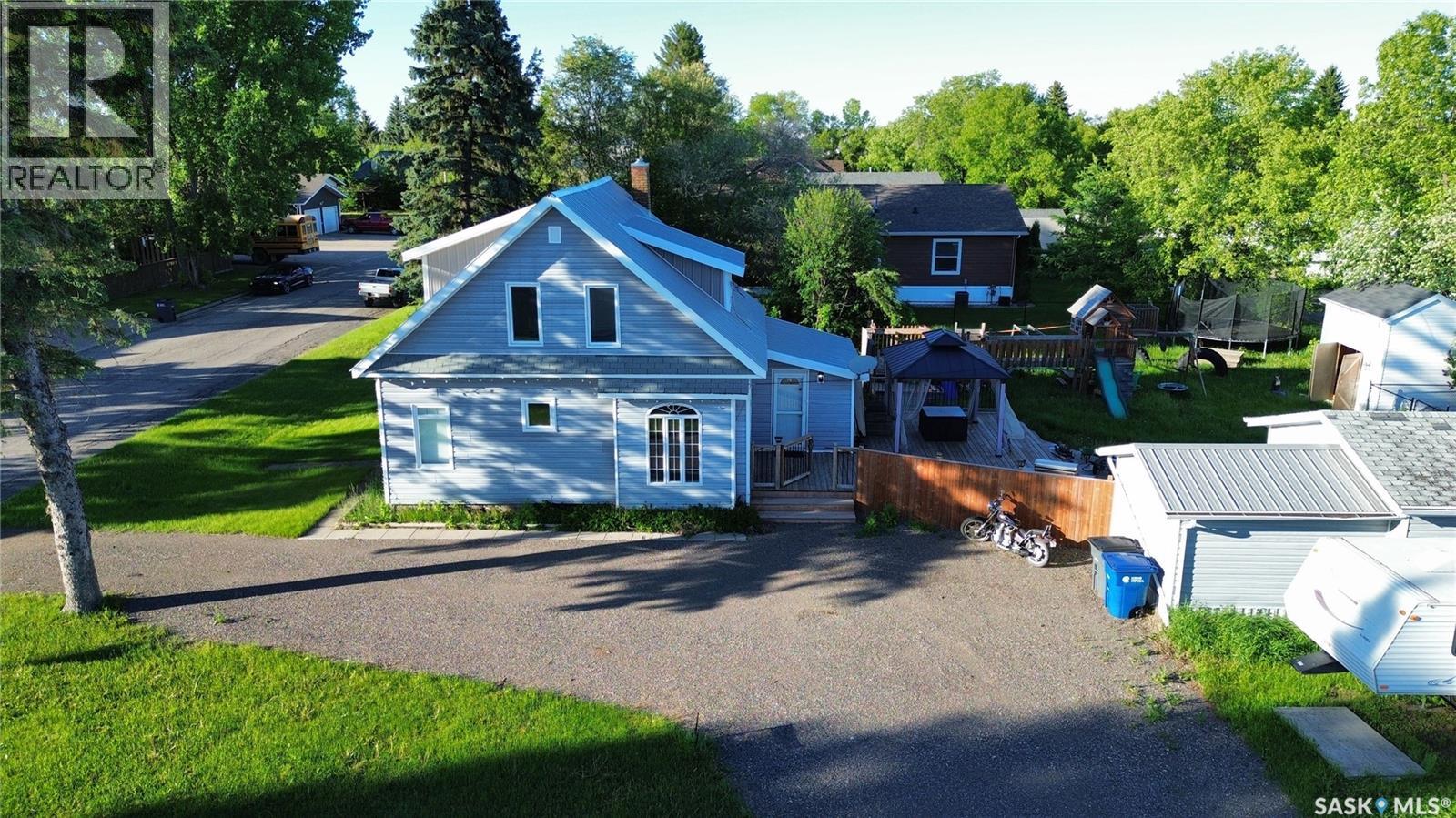 301 Pelly STREET - 1