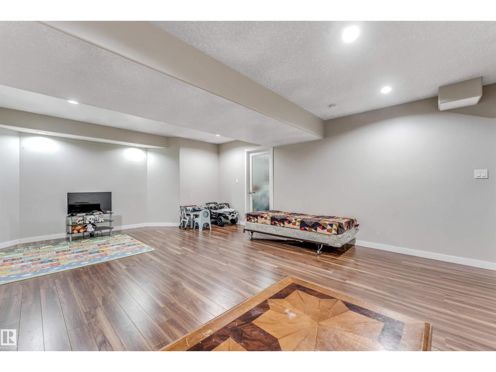 3311 21 ST NW - 37