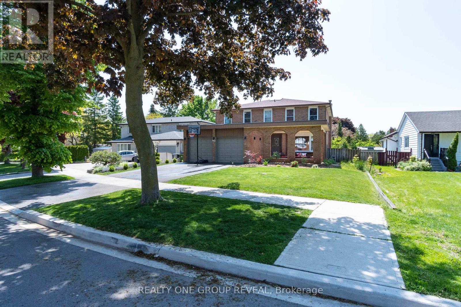 124 BATHGATE DRIVE - 2