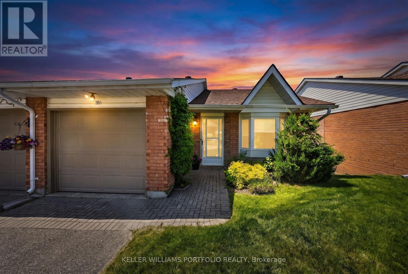 #36 696 KING STREET - 33