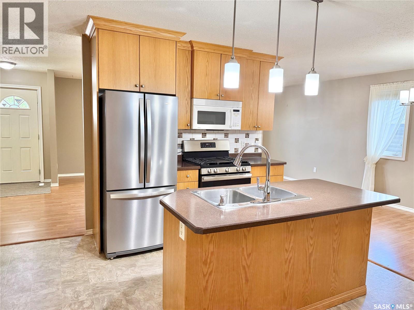 125 2nd STREET E - 10