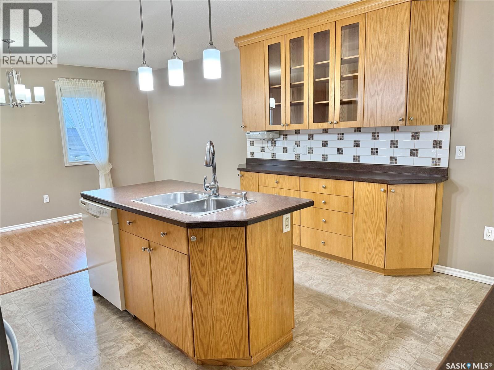 125 2nd STREET E - 11