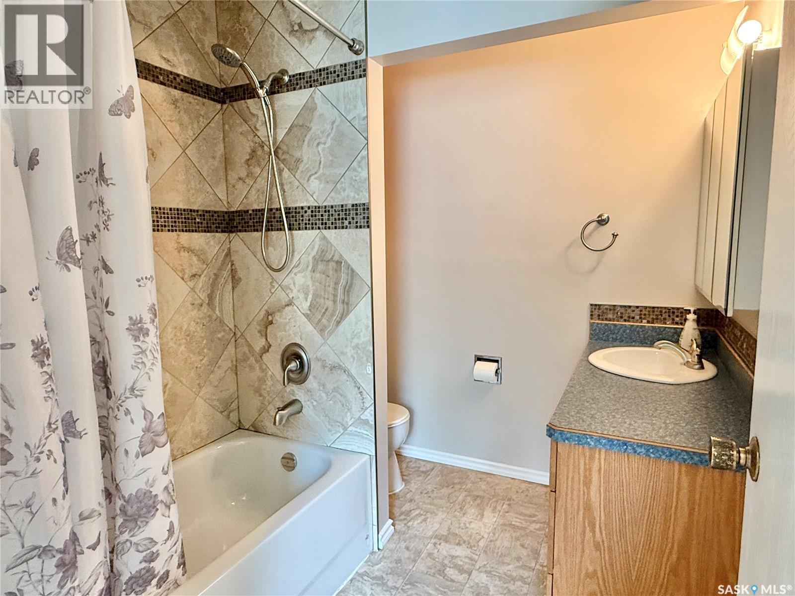 125 2nd STREET E - 15