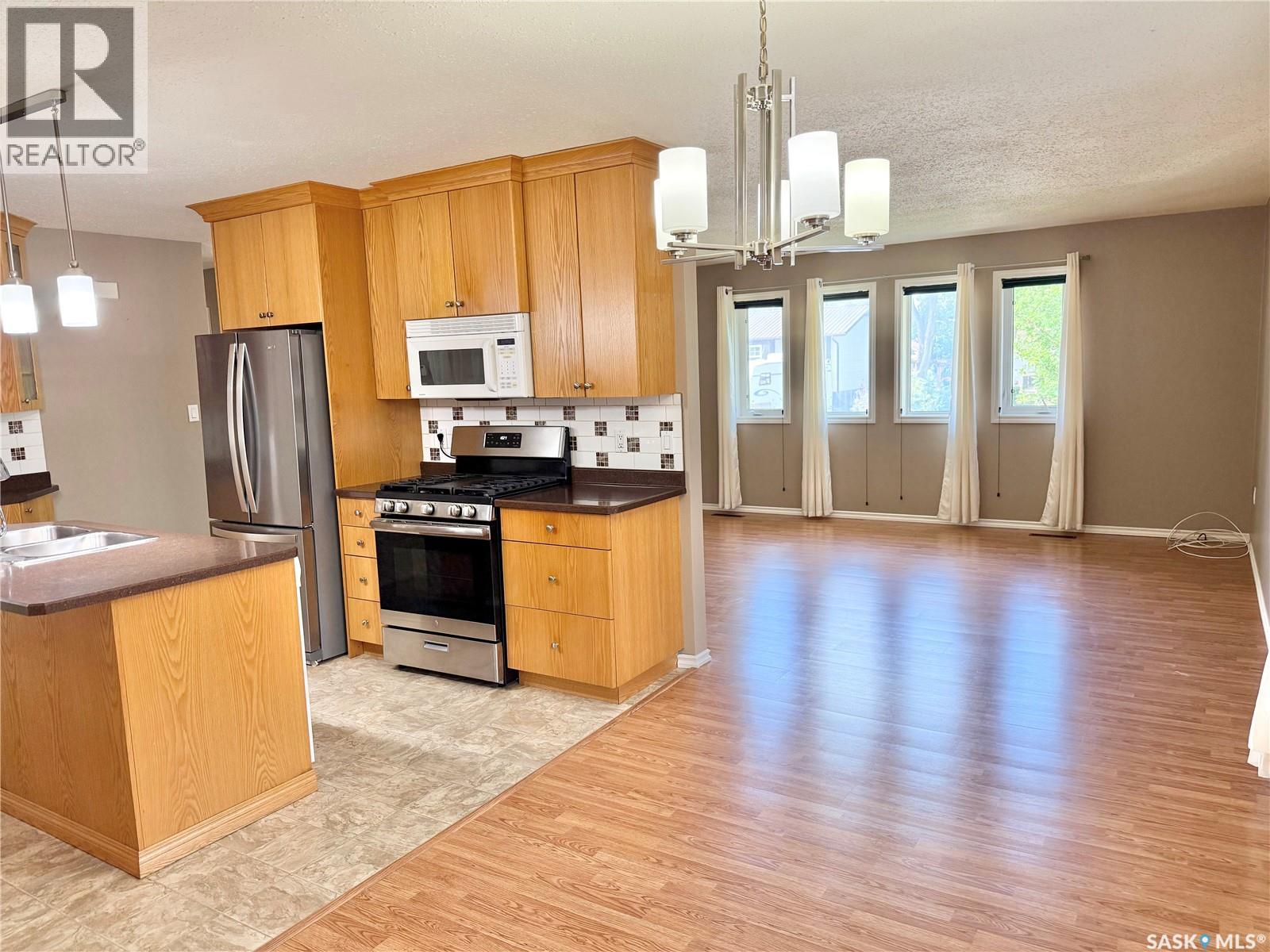 125 2nd STREET E - 7