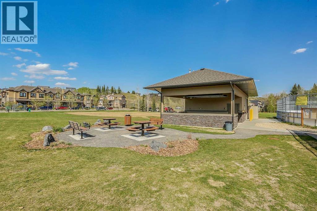 You will find the Discovery Ridge Community Association a short walk away, with a playground, tennis courts, soccer fields, skating rink, and basketball courts
