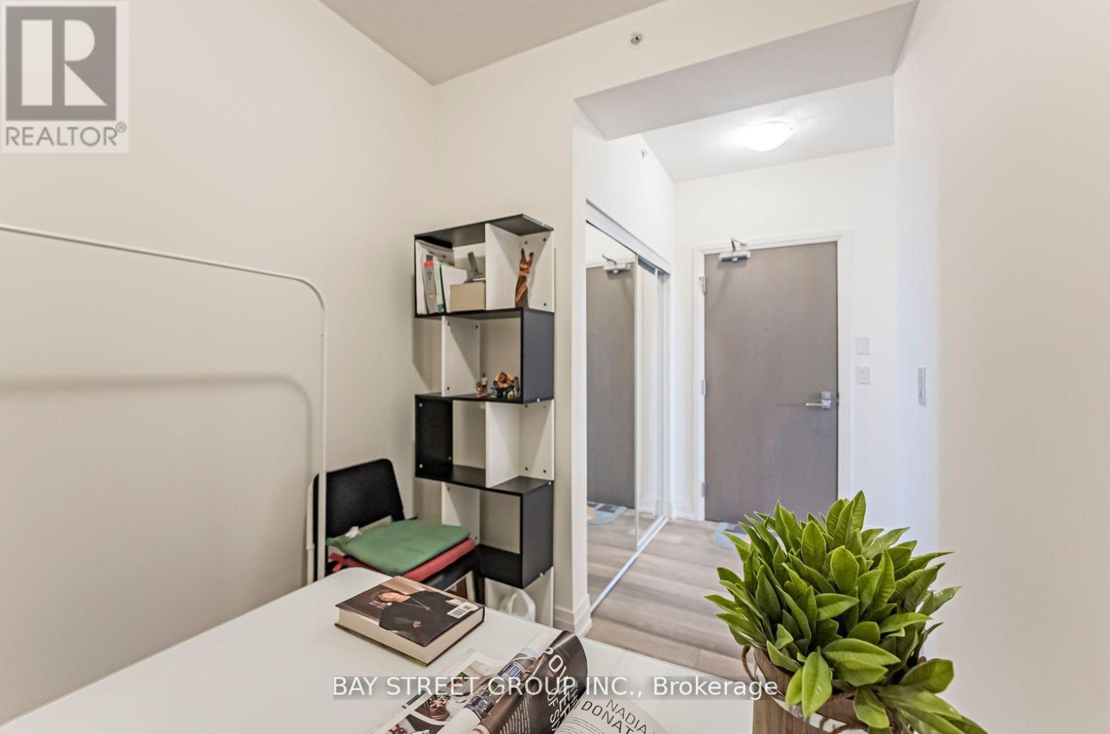 #718 7167 YONGE STREET - 10