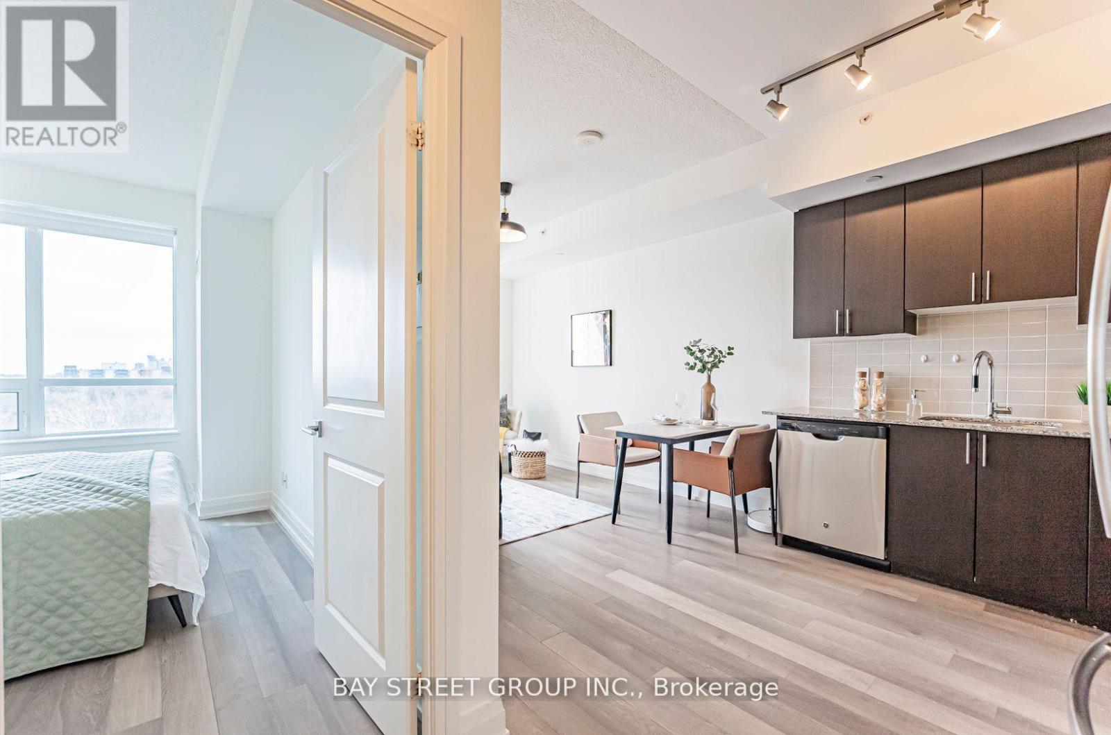 #718 7167 YONGE STREET - 15