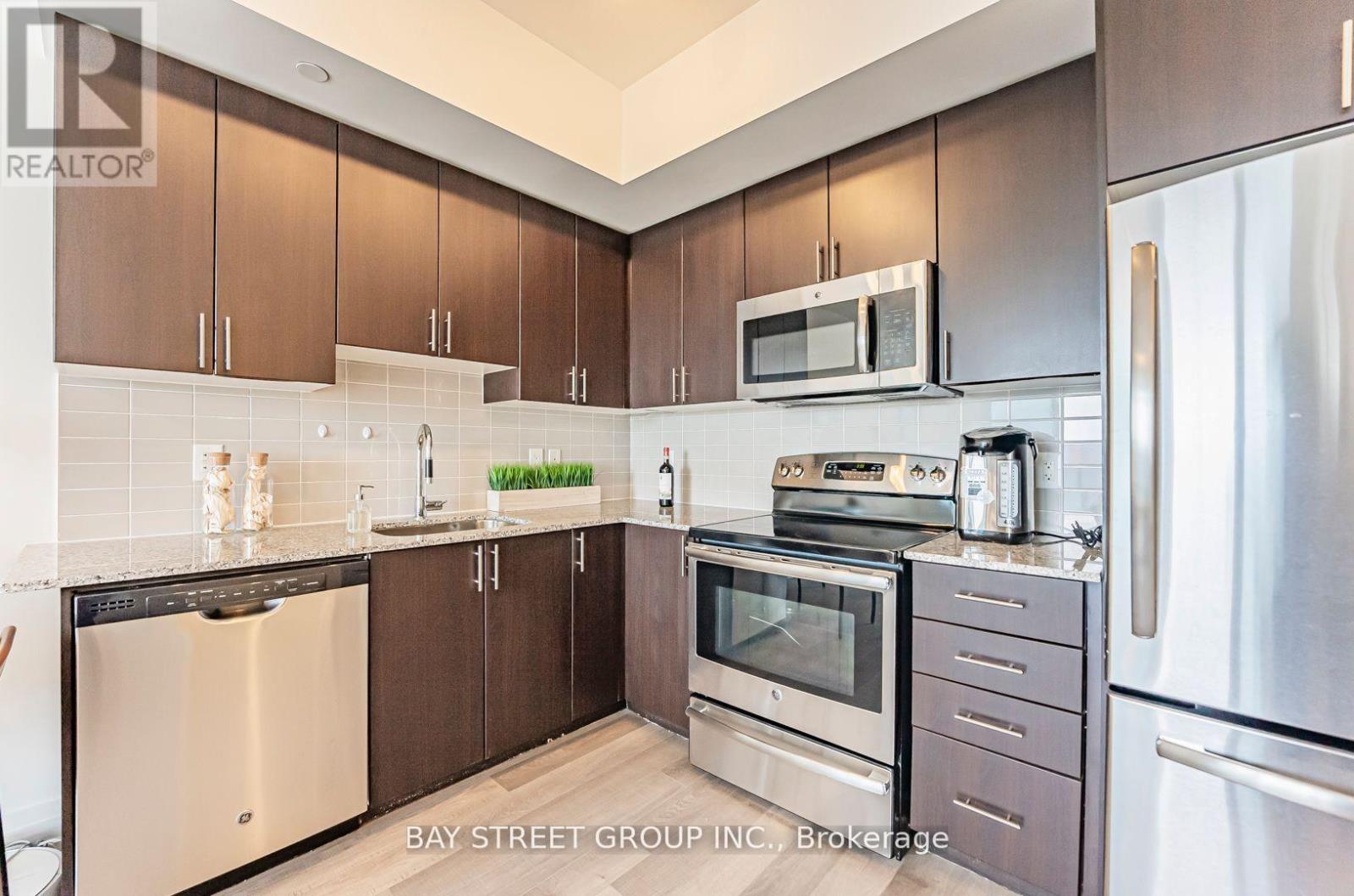 #718 7167 YONGE STREET - 16