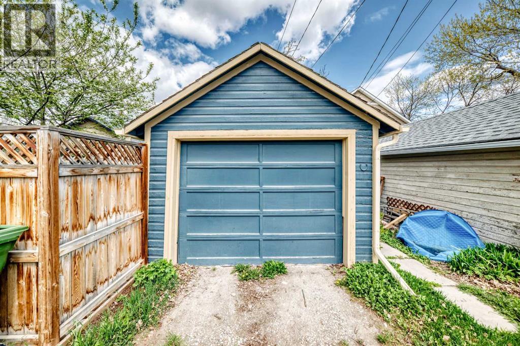 211 10 Avenue NE — photo 12