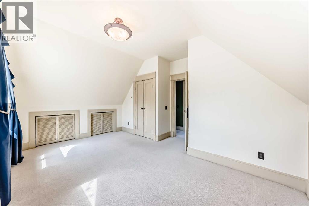 211 10 Avenue NE — photo 25