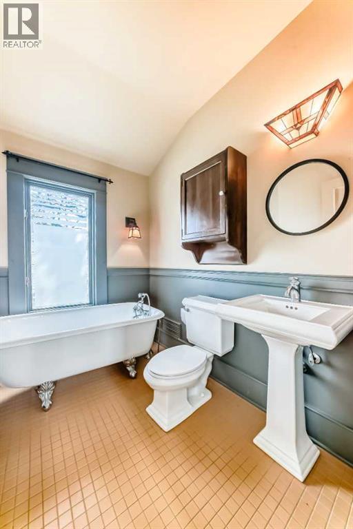 211 10 Avenue NE — photo 26