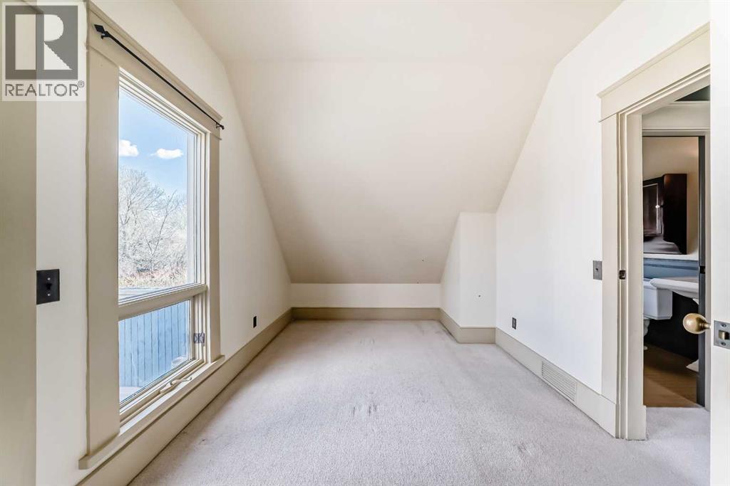 211 10 Avenue NE — photo 35