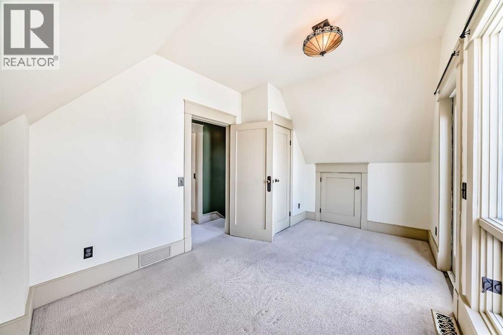 211 10 Avenue NE — photo 37