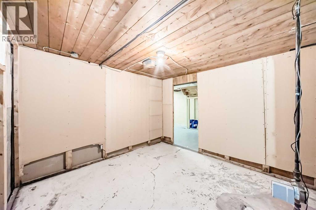 211 10 Avenue NE — photo 39