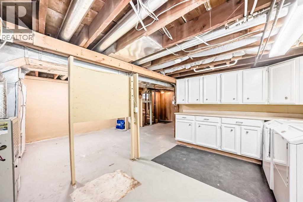211 10 Avenue NE — photo 42