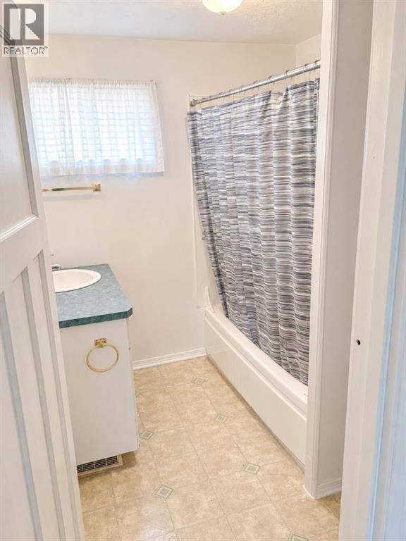 4521 44 Street — photo 10