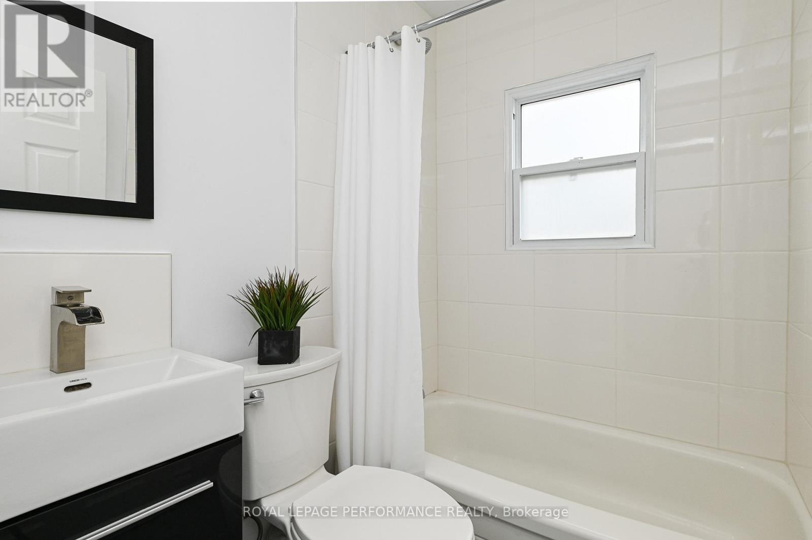 2 Bed, 1 Bath House for Rent in Ottawa – 3 – 123 PAMILLA STREET, Ottawa – MLS# X13418050 - Image 8