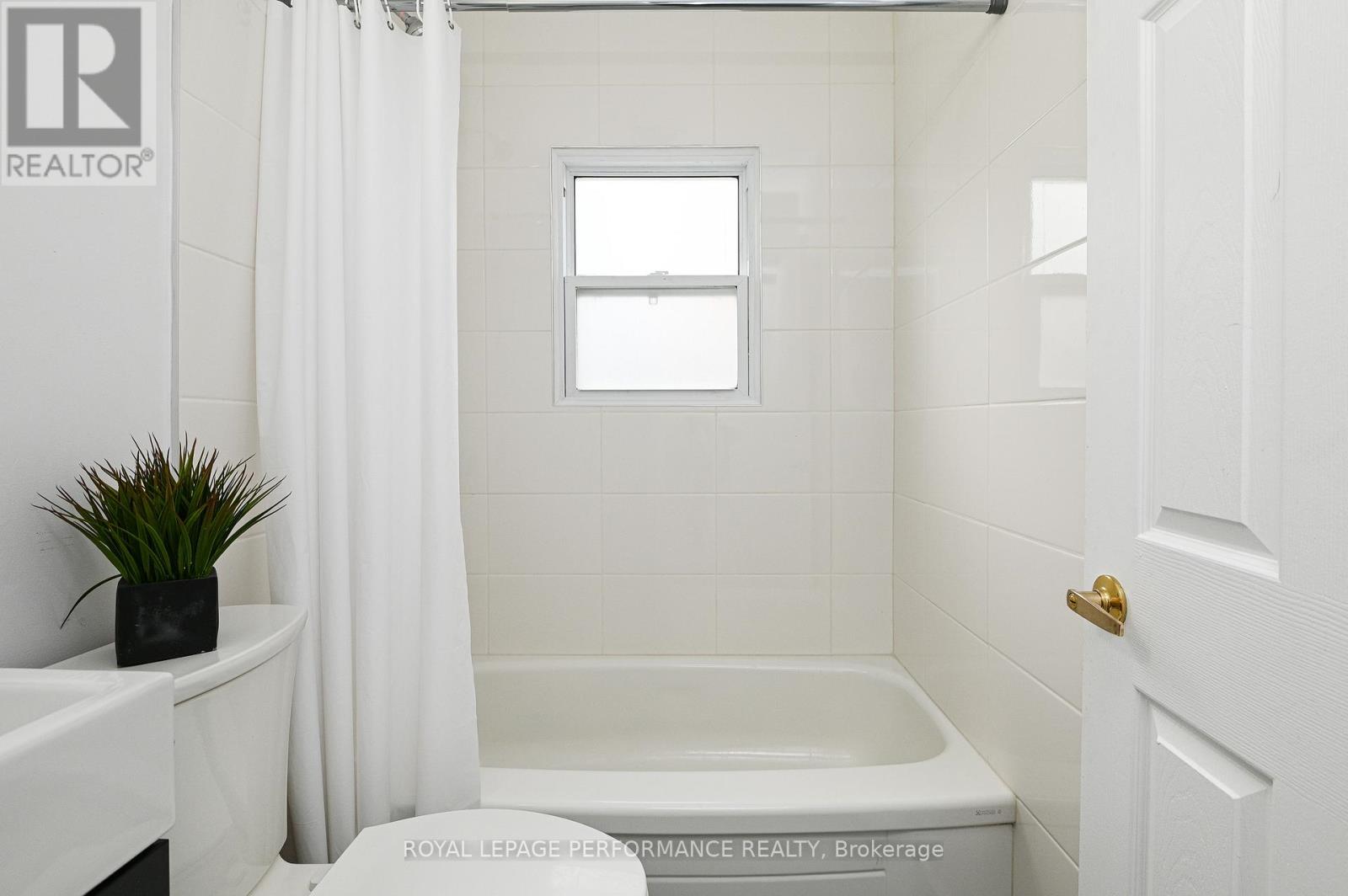 2 Bed, 1 Bath House for Rent in Ottawa – 3 – 123 PAMILLA STREET, Ottawa – MLS# X13418050 - Image 11
